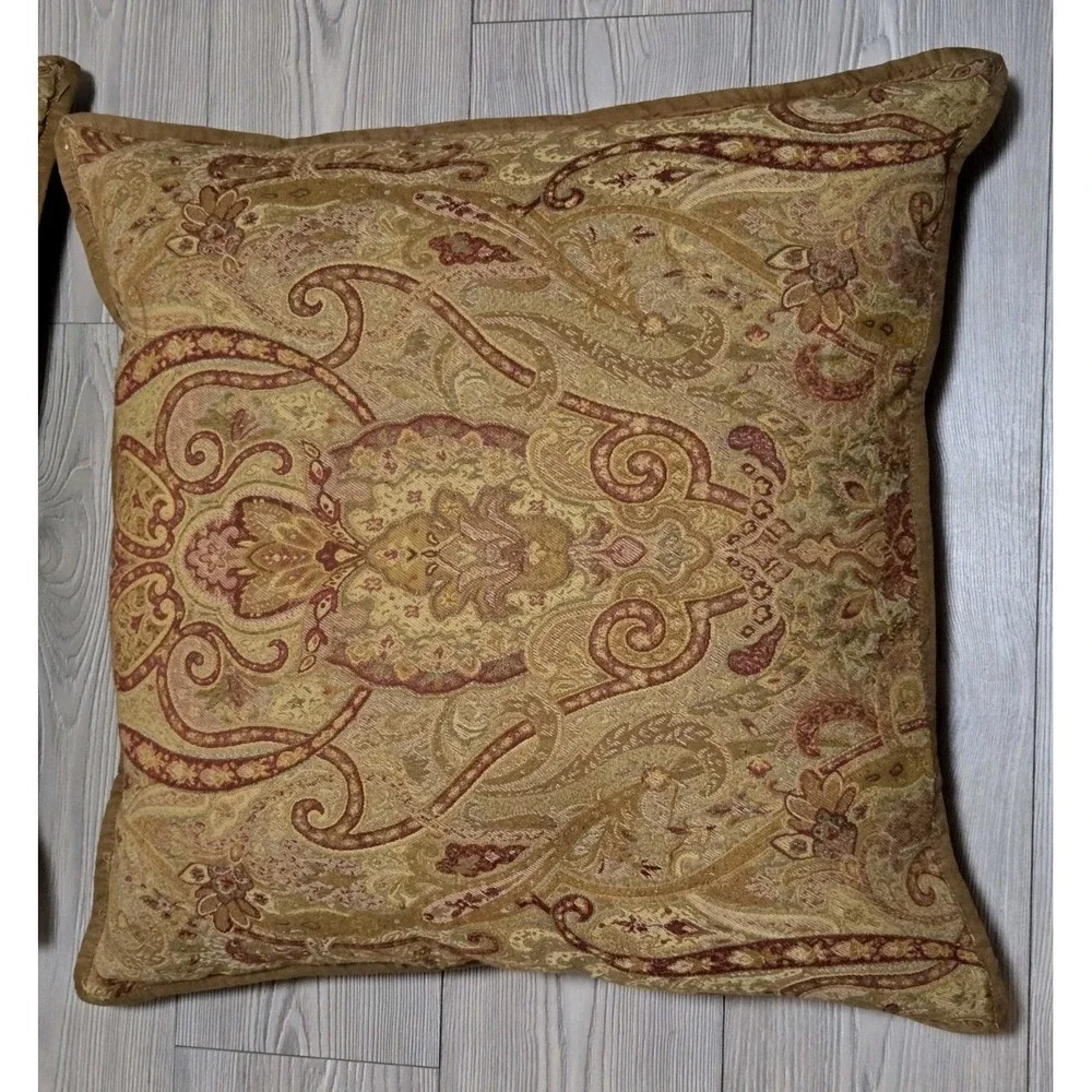 Lauren Ralph Lauren Dalmency Hall Gold Burgundy Suede Trim Medallion 24